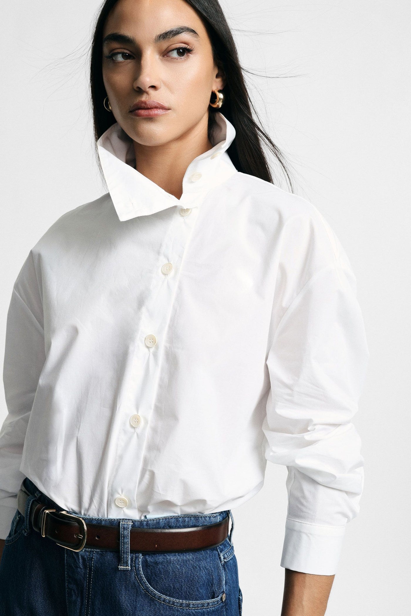 Blouse Please Lisa Bianca à col montant et boutons asymétriques