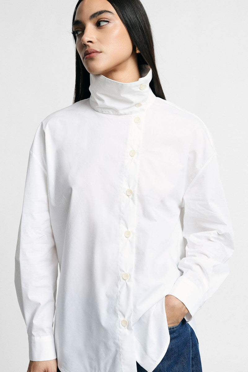 Blouse Please Lisa Bianca à col montant et boutons asymétriques