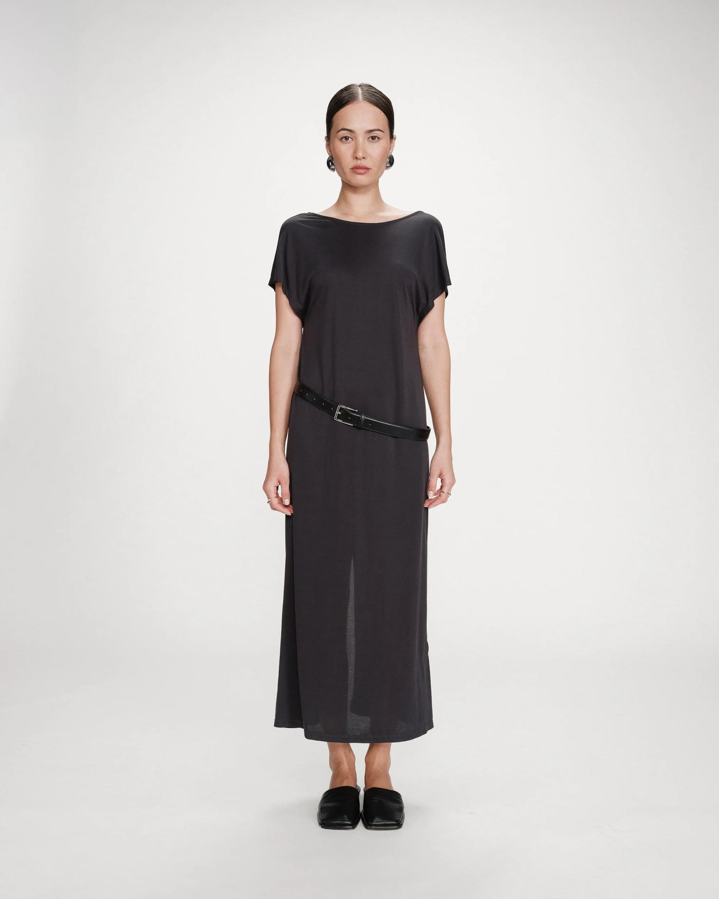 Robe Grace & Mila Peace longue légère en modal manches courtes carbone