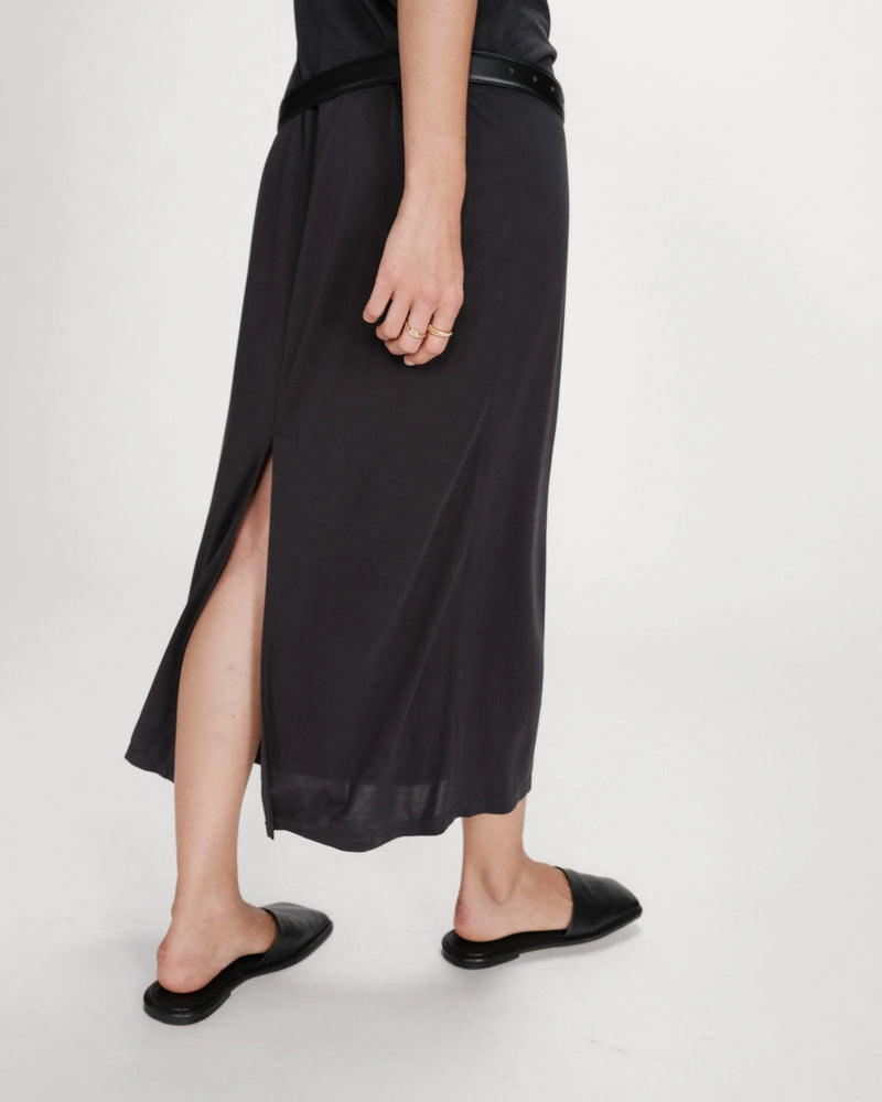 Robe Grace & Mila Peace longue légère en modal manches courtes carbone