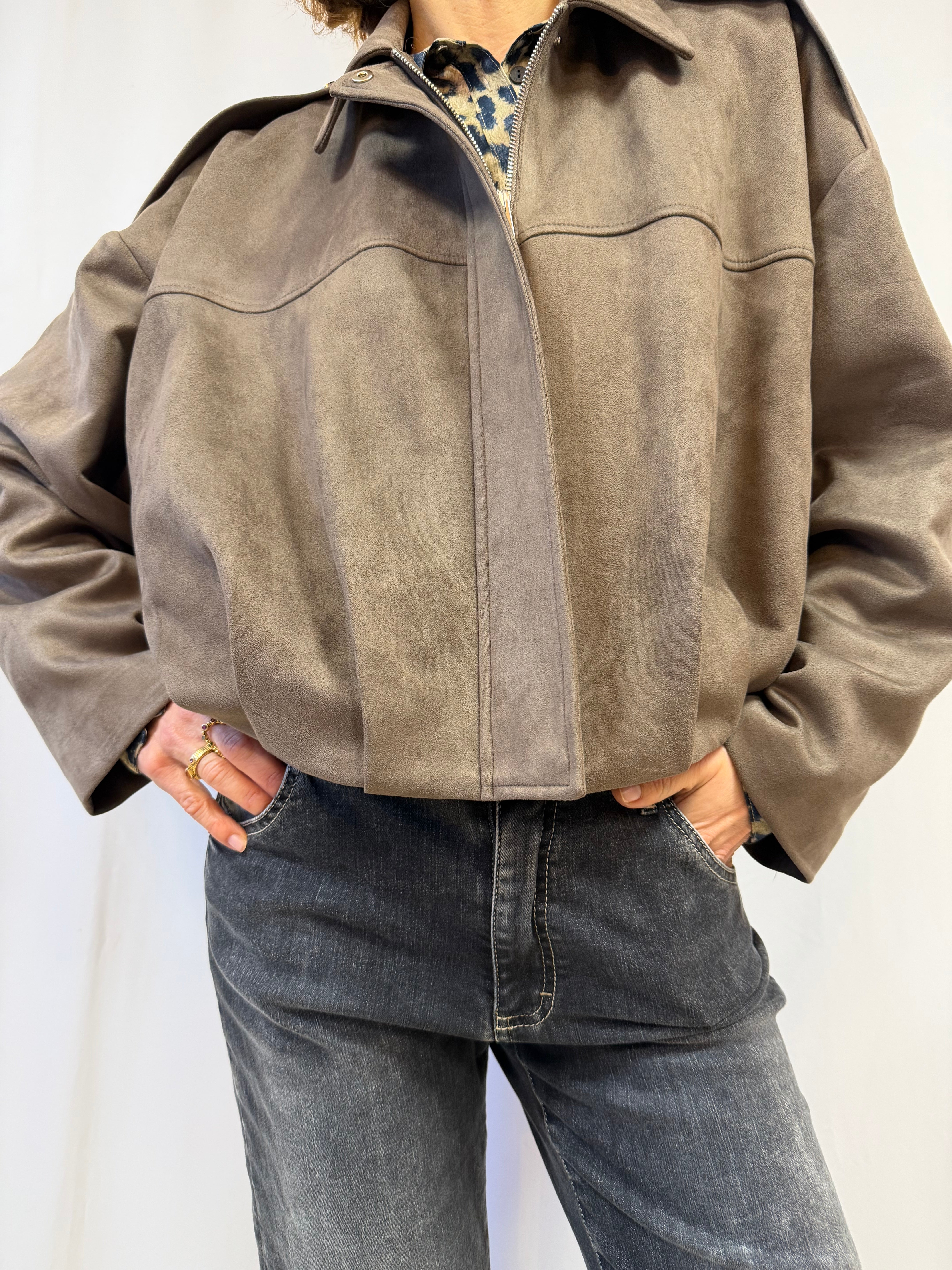 close up veste please leo