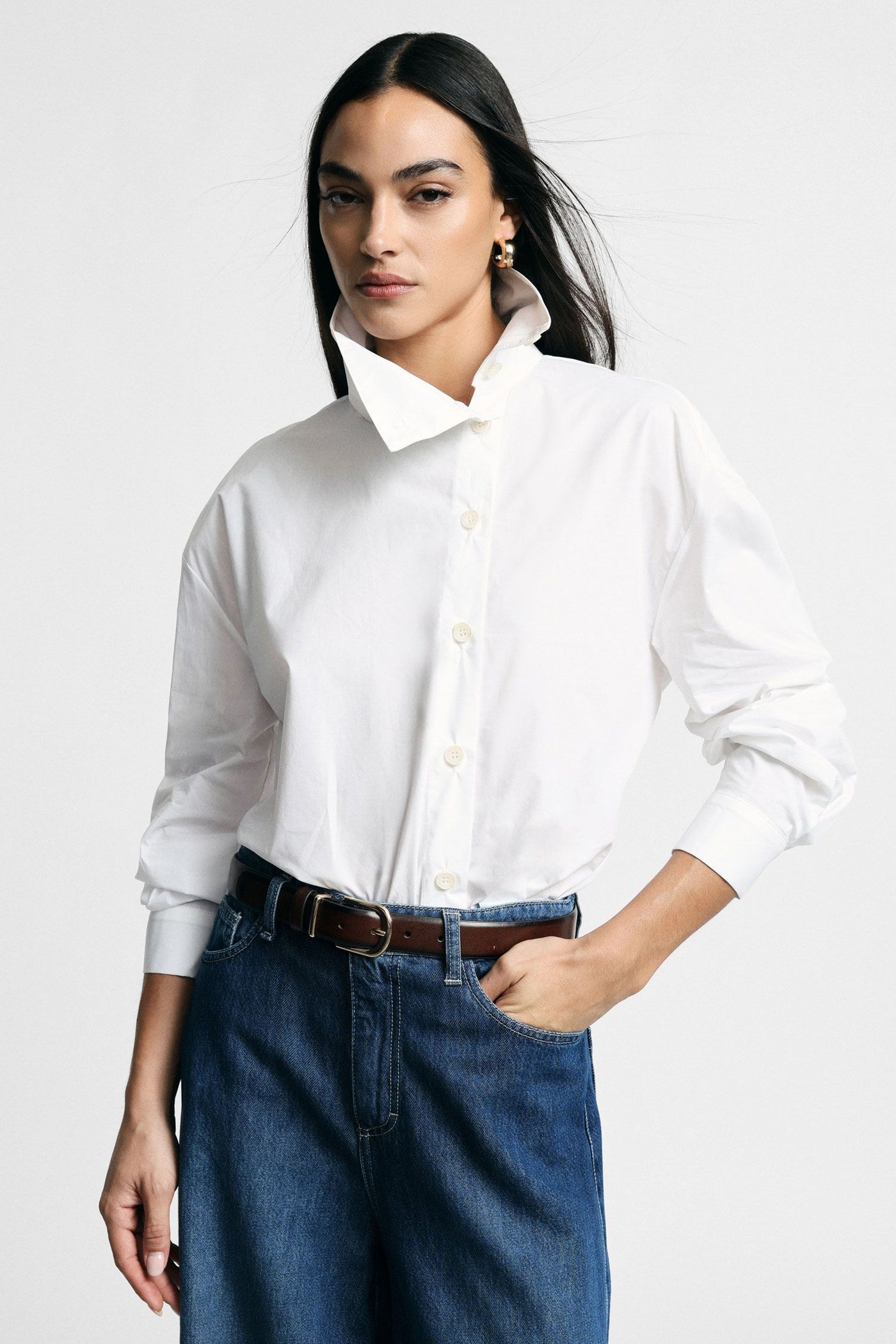 Blouse Please Lisa Bianca à col montant et boutons asymétriques