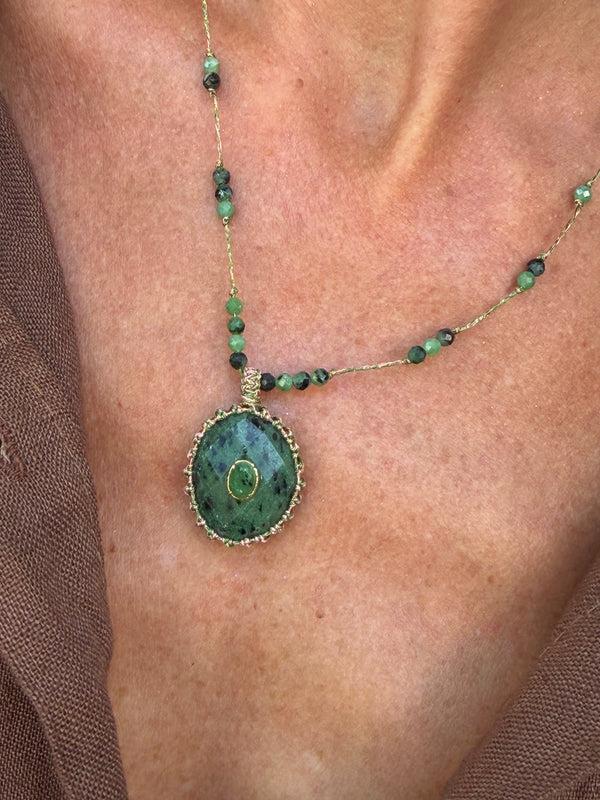 Collier Barlea Pierre verte Rubis Zoïsite
