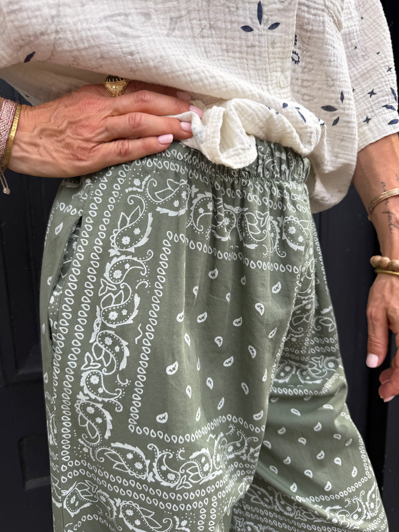 Pantalon Johanna Anna bandana vert sauge