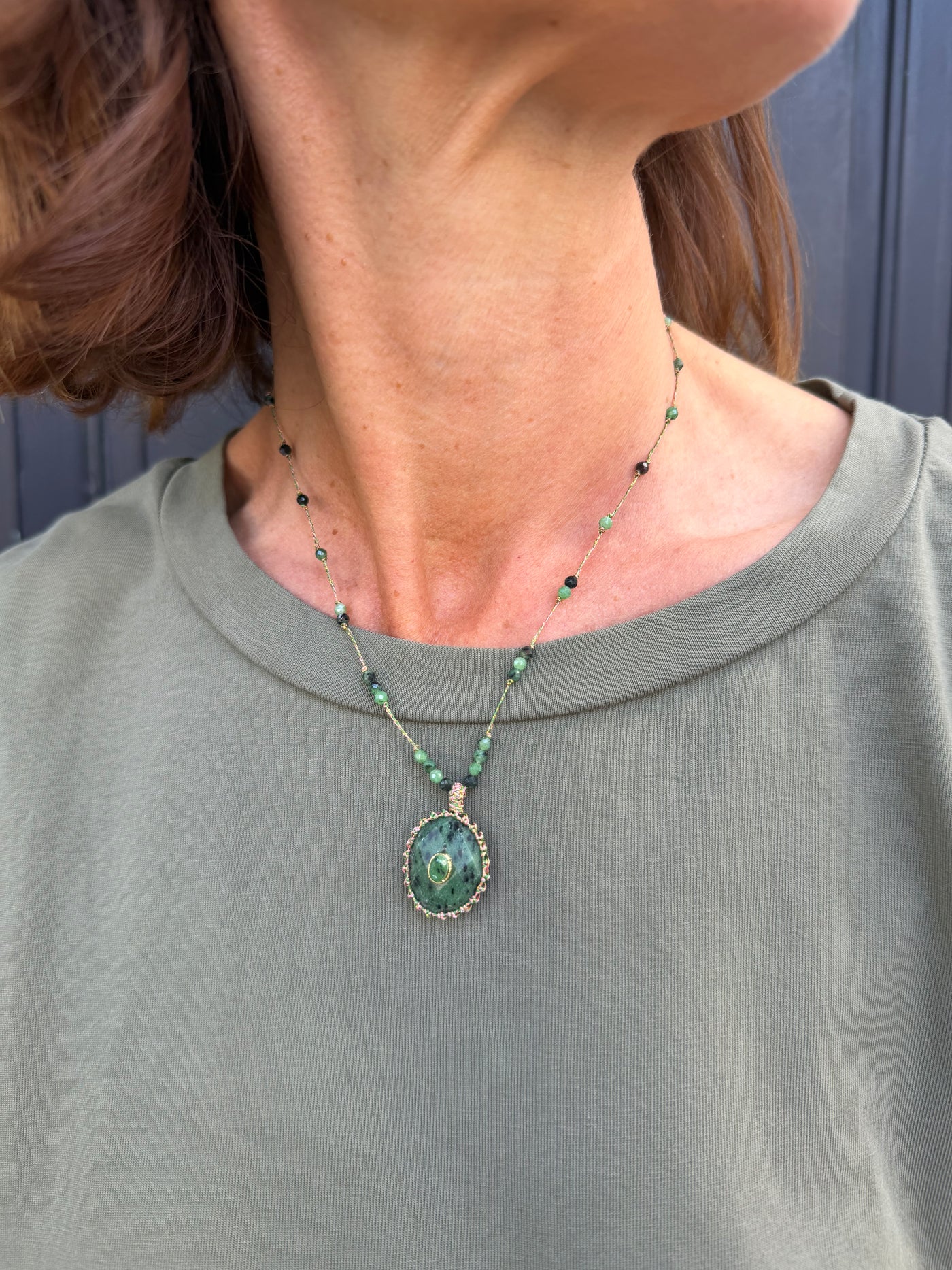 Collier Balea pendentif ovaloïde décoré fil tressé