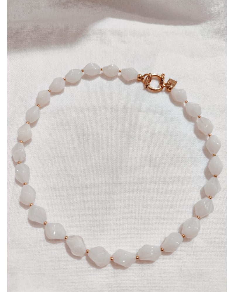 Collier en résine LOU